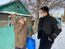 IQAA ұжымы жалғыз басты қарттар мен мүмкіндігі шектеулі балаларға көмек көрсету мақсатында жыл сайынғы қайырымдылық акциясын ұйымдастырды.